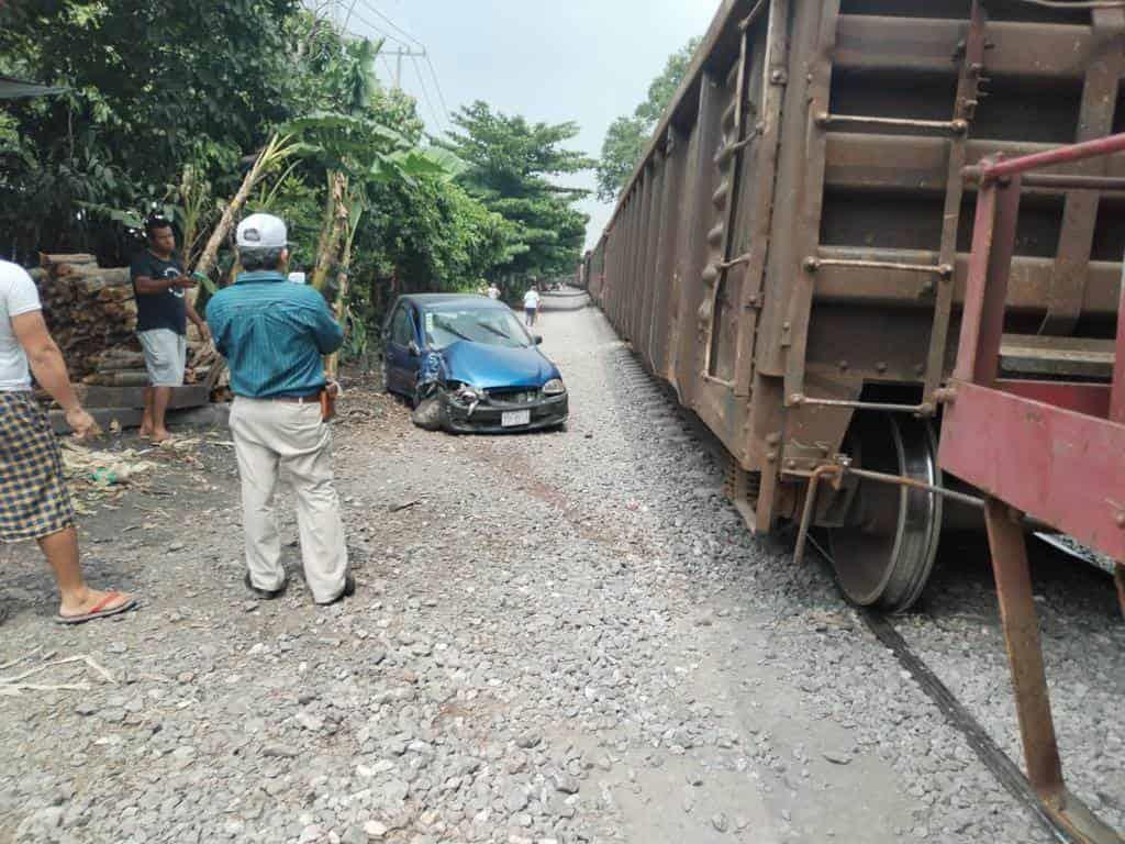 Tren impacta a familia en Soledad de Doblado