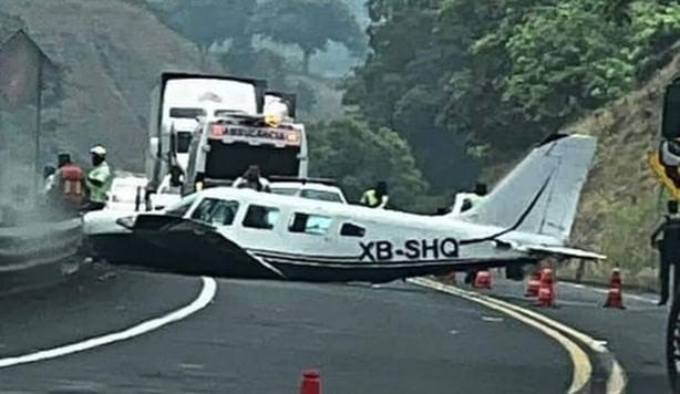 Por fallas mecánicas avioneta realiza aterrizaje de emergencia en autopista Tuxpan - Poza Rica
