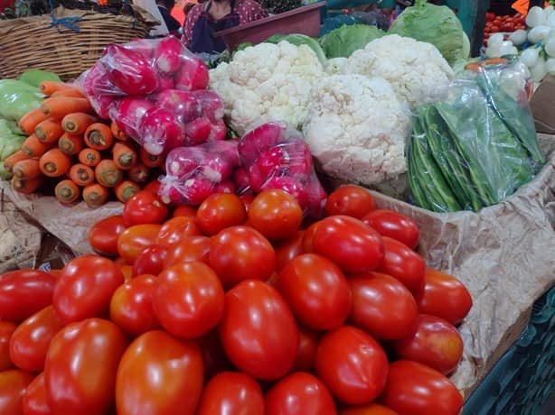 Por granizadas y alta actividad volcánica aumentan precios de verduras en Veracruz