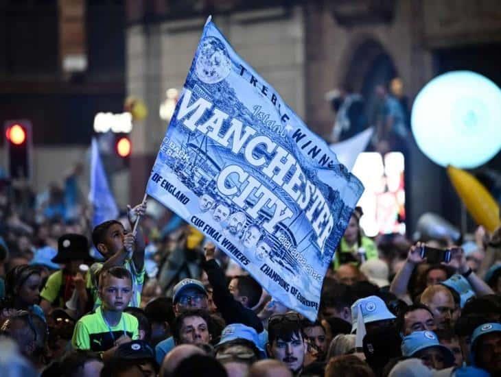 Celebra el Manchester City su Champions con desfile ante su afición