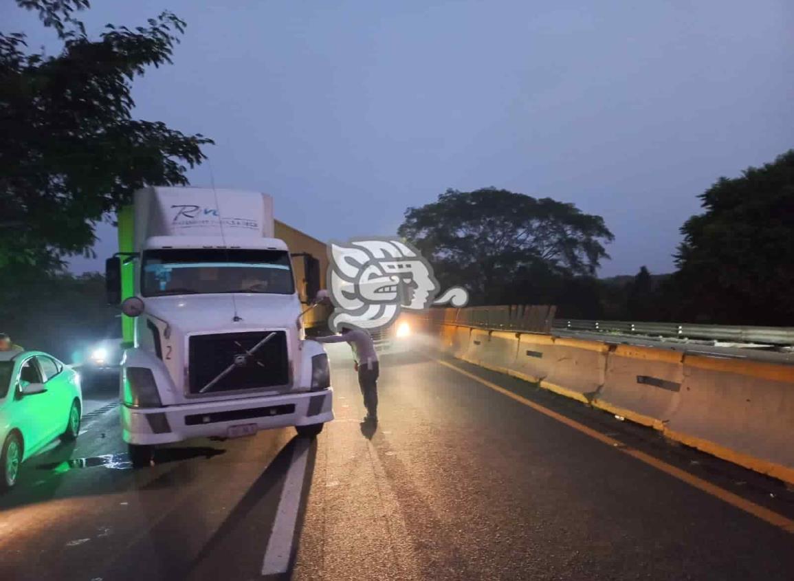 Persecución a balazos en autopista del sur de Veracruz; detienen a presunto asaltante de transporte de carga