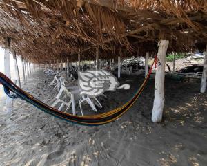Restaurantes de la zona de playa en Agua Dulce permanece con bajas ventas pese a intensos calores