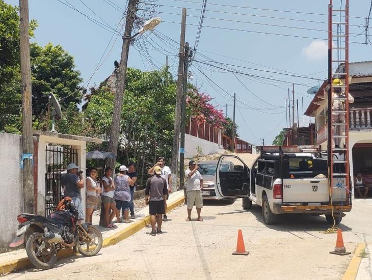 Retienen unidad de CFE en Villa Cuichapa; ante intenso calor exigen soluciones (+Video)