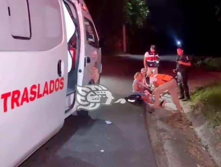 Auto se impacta contra motociclistas en Tlapacoyan; el responsable huye
