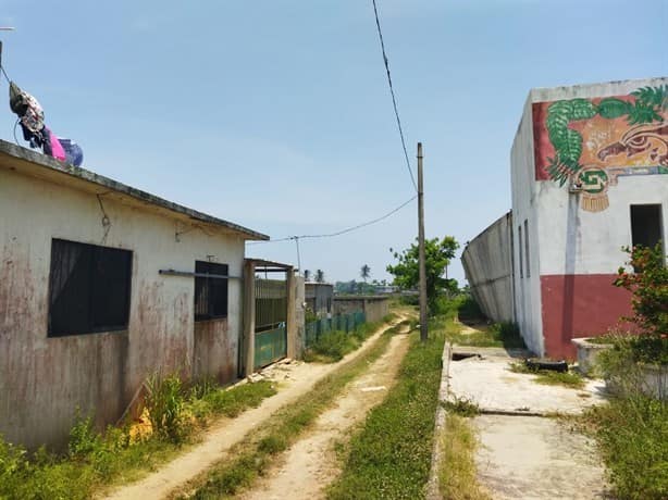 Peligran vecinos por colapso de barda en gimnasio abandonado de Allende (+Video)