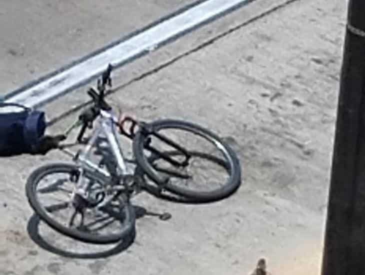 Presunto ladrón quiso llevarse una bicicleta; habitantes lograron detenerlo