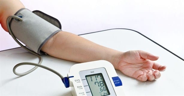 La presión arterial baja con el calor: Te decimos como subirla de manera saludable