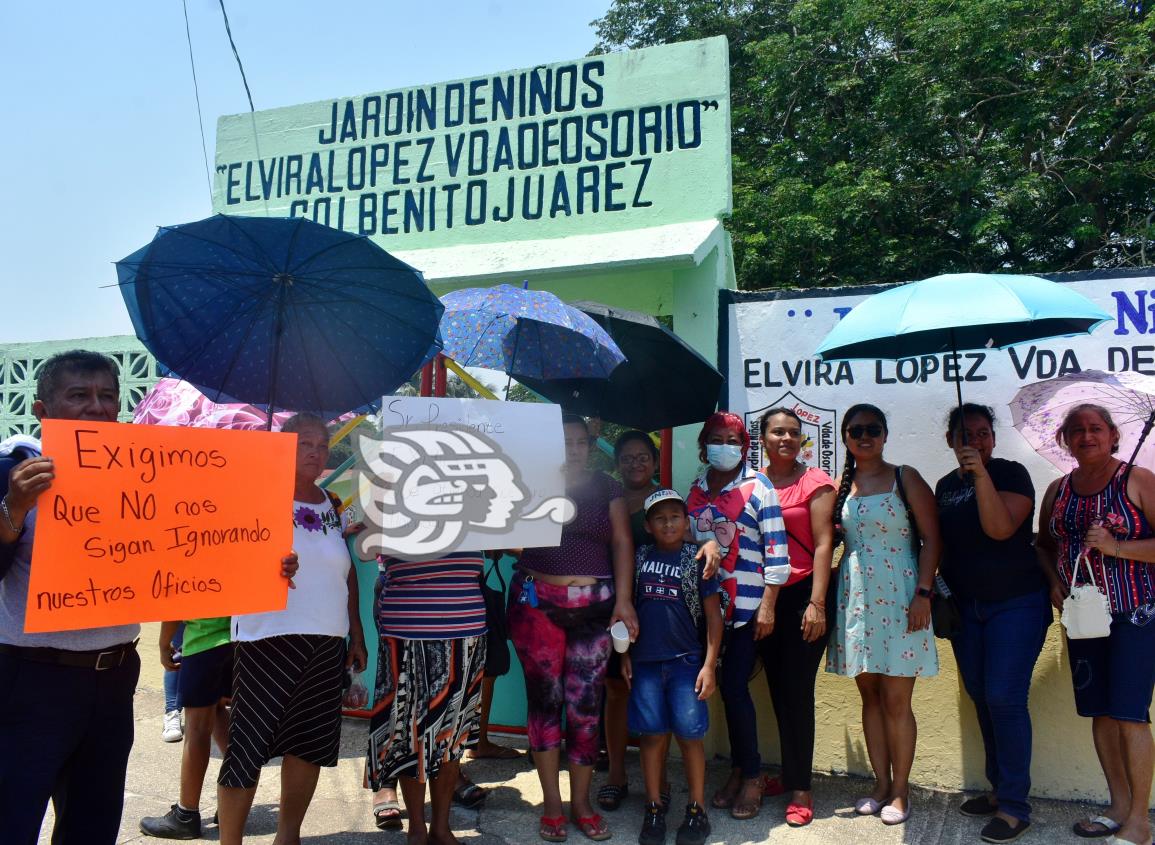 Enardecen padres y bloquean avenida de Coatzacoalcos tras asalto a jardín de niños; ¡inaceptable! (+Video)