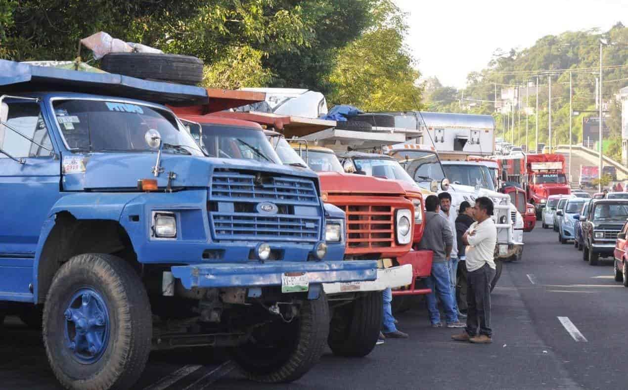 Transportistas en Veracruz amagan con sumarse al paro nacional para bloquear carreteras