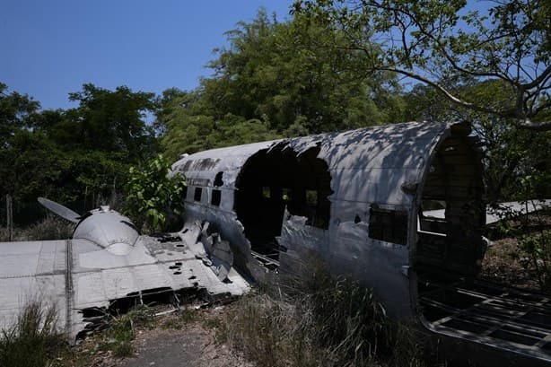 Avión de narcos abandonado, un atractivo turístico en Veracruz (+video)