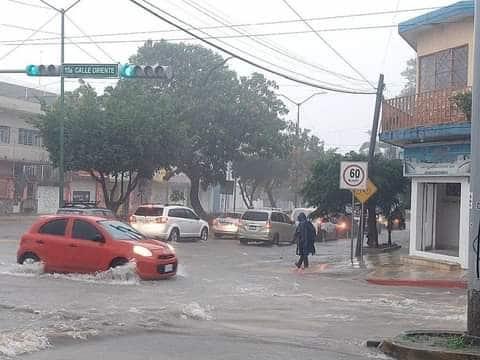 Lluvias en Tuxtla Gutiérrez; un desaparecido y vehículos se van al agua (+Video)
