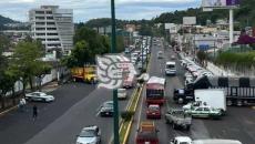 Bloquean transportistas de AMOTAC carretera Xalapa-Banderilla (+Video)