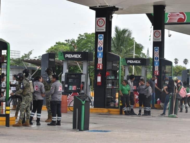 A balazos someten a guardias de seguridad y asaltan gasolinera en Acayucan