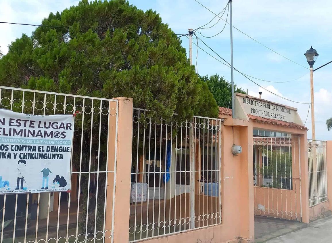 Biblioteca municipal de Las Choapas opera en condiciones precarias