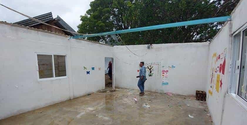 Una escuela rural terminó destechada en el municipio de Las Choapas por una tormenta eléctrica