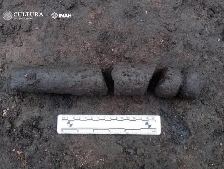 Descubren restos de embarcación de 400 años en Chalco