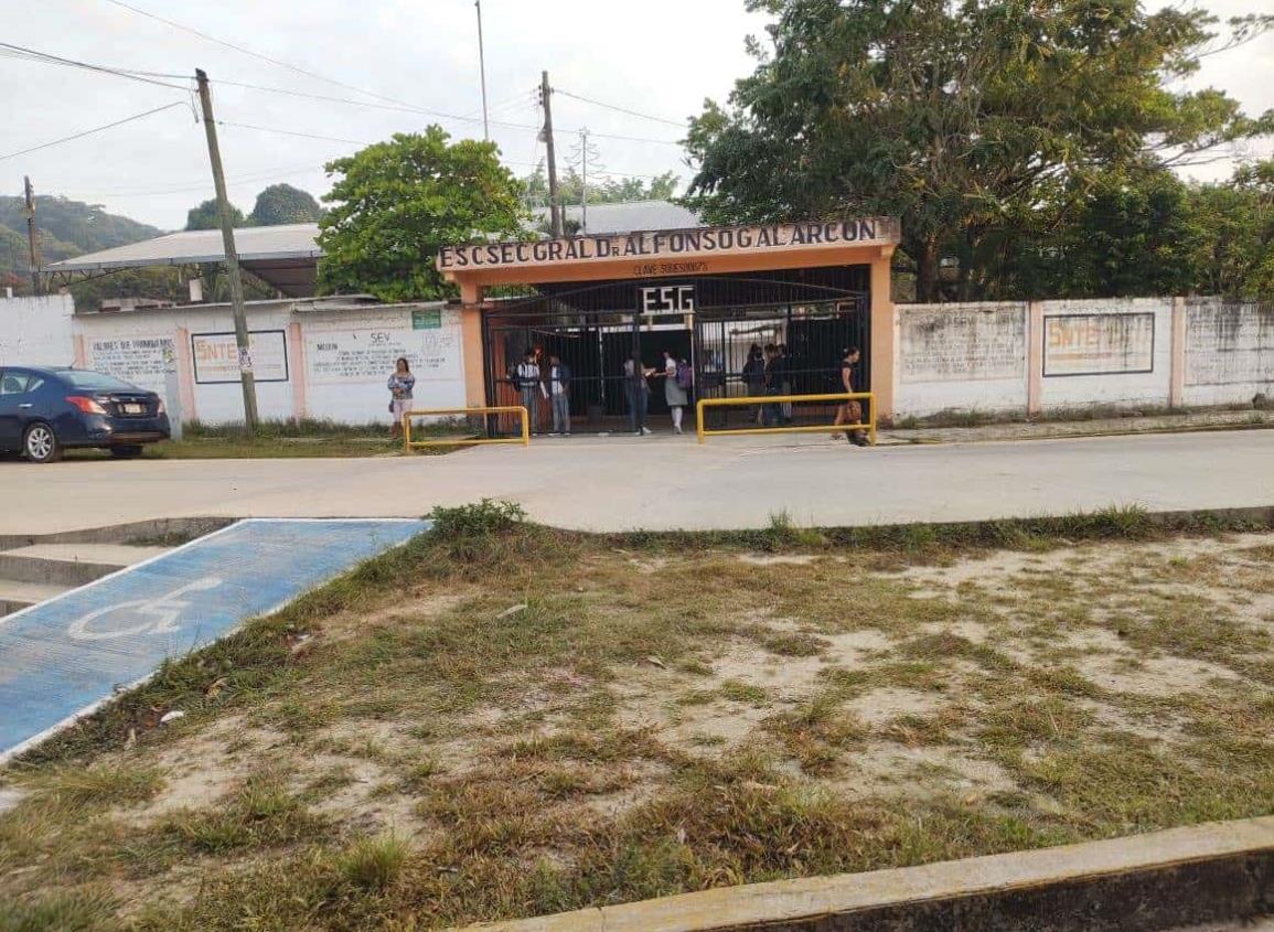 Conflictos en secundaria de Villa Cuichapa recortaría matrícula escolar 