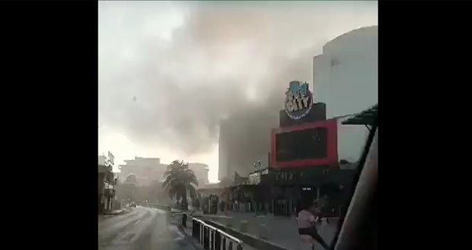 Evacúan hotel de Cancún por incendio