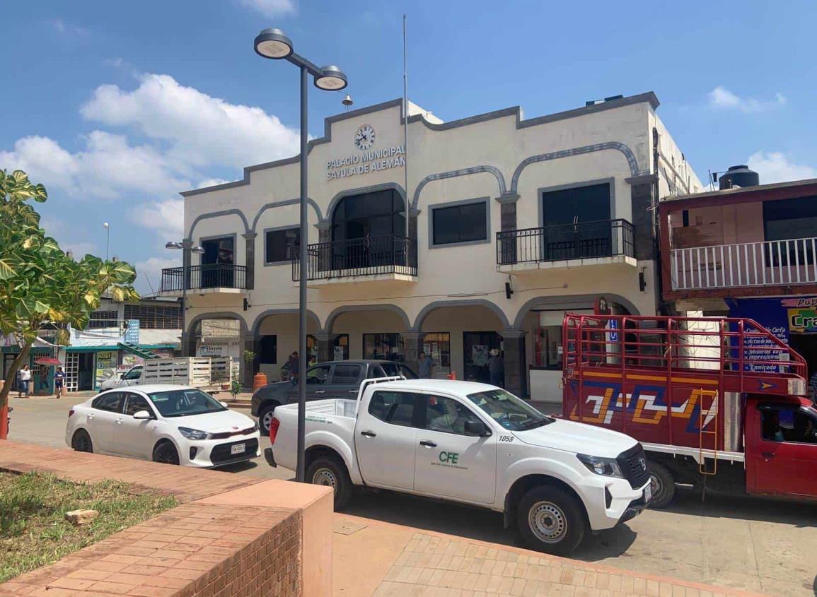 Corta CFE otra vez energía eléctrica al palacio de Sayula | VIDEO