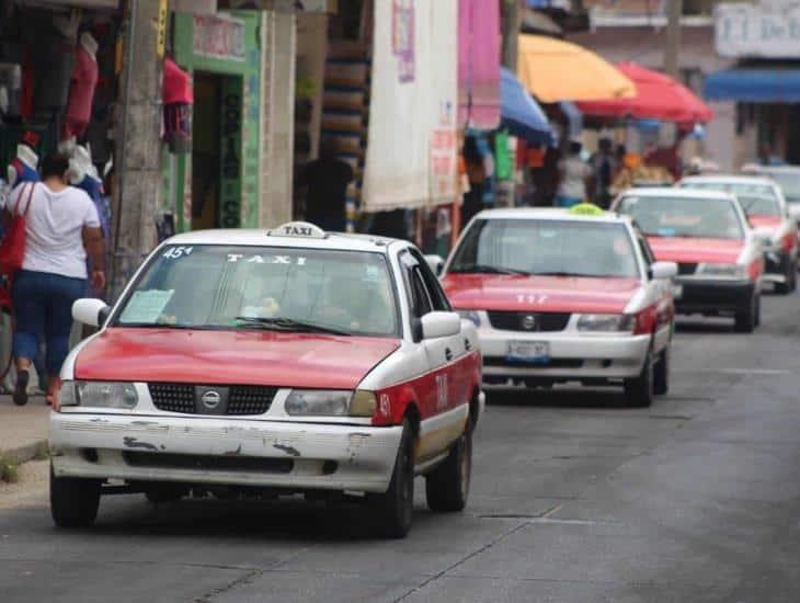 Taxis en Agua Dulce incrementan sus tarifas sin el aval oficial; usuarios se encuentran indignados