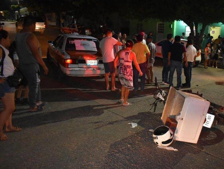Taxista intenta ganar el paso y provoca choque en Acayucan | VIDEO