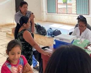 Acercan jornada de vacunación a localidades de Soteapan