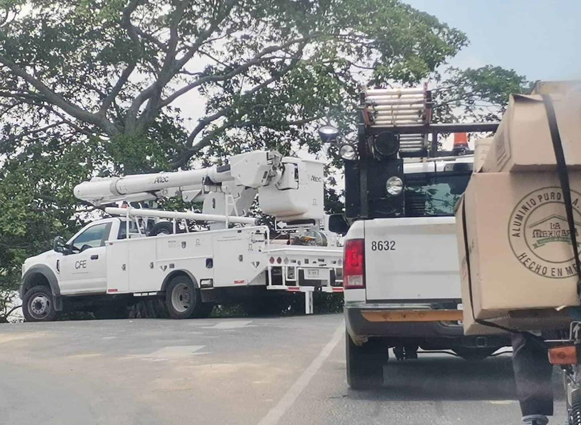 Permanecieron sin luz varias colonias de Nanchital, debido a una falla en línea de media tensión