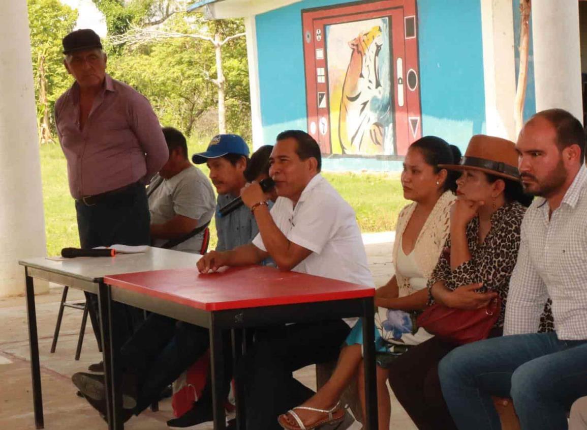Dialoga gobierno de Texistepec con padres de familia de telesecundaria de Teno