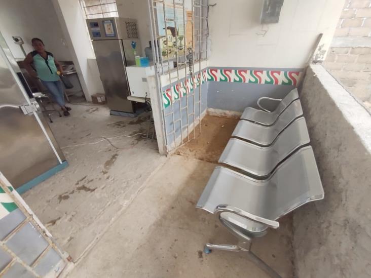 Esperan conclusión de obra abandonada en clínica de Moloacan | VIDEO