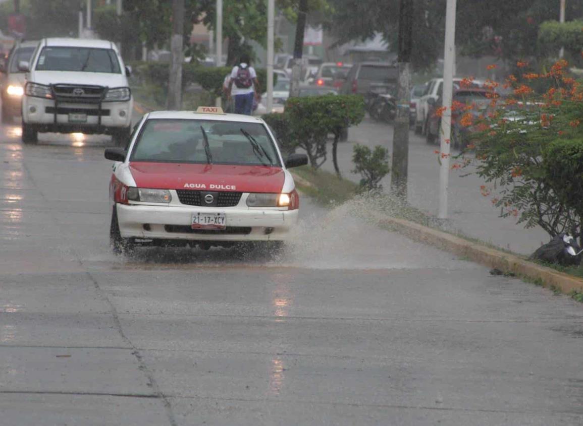 Se encharcan calles en varios sectores tras primeras lluvias de julio