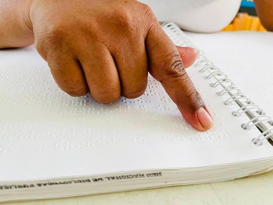 Cuenta biblioteca de Nanchital con libros con sistema Braille