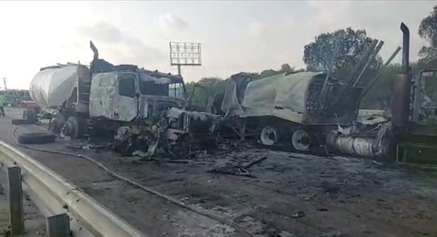 Terrible carambolazo entre 8 tráilers termina en llamas en la autopista 57; hay 8 heridos | VIDEO