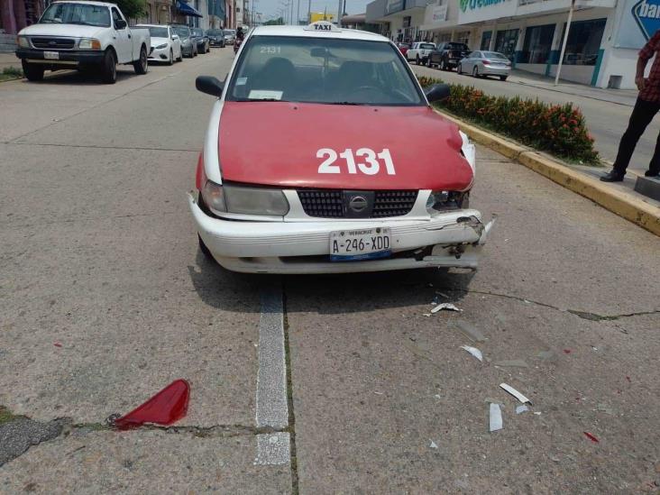 Carambola entre 3 vehículos sólo dejó daños materiales en la avenida Ignacio Zaragoza