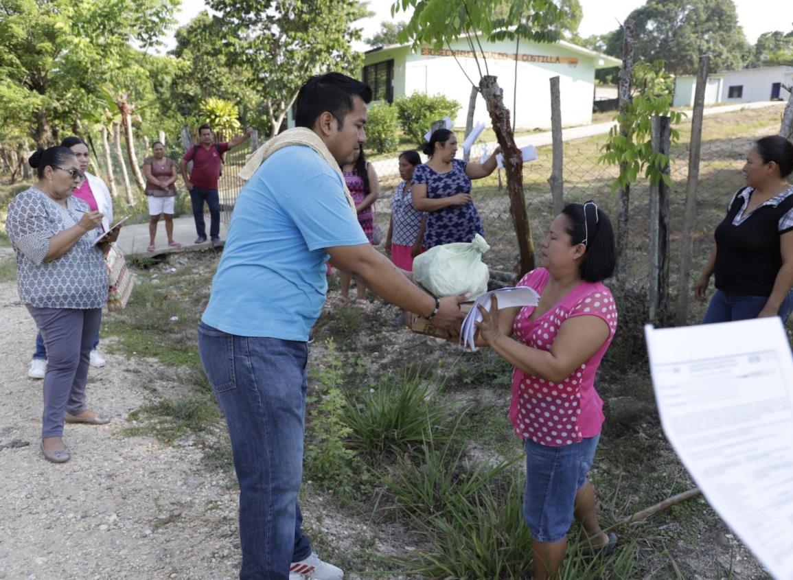 Distribuyen apoyos alimentarios en Ixhuatlán y Moloacán