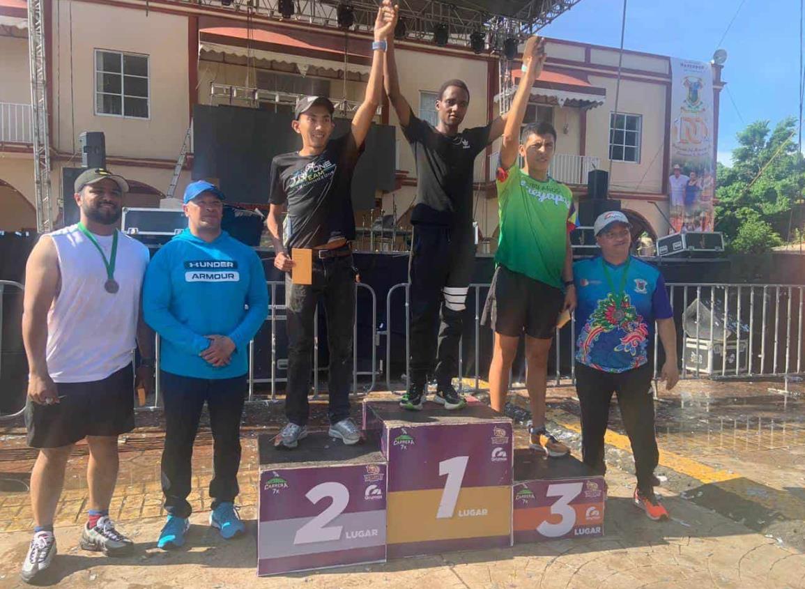 Kenianos dominan la primera competencia de atletismo internacional en Hueyapan de Ocampo