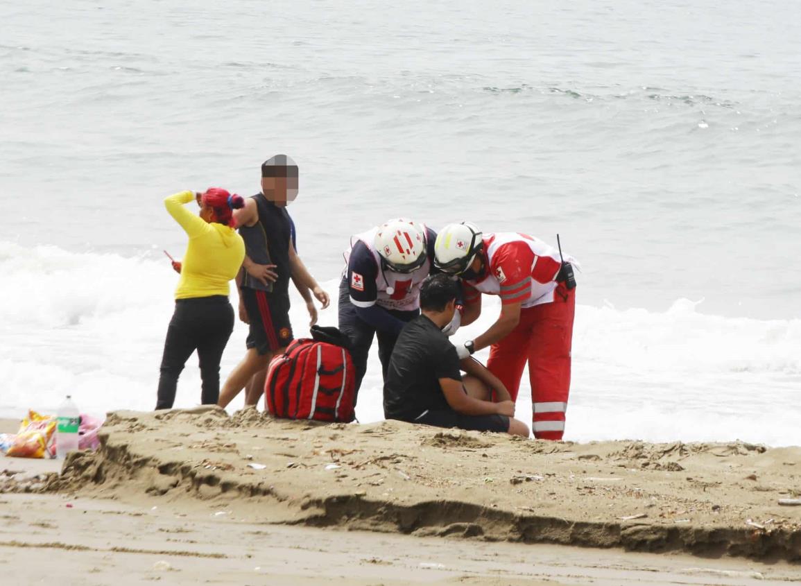 Turistas tabasqueños a punto de ahogarse en playas de Coatzacoalcos l VIDEO