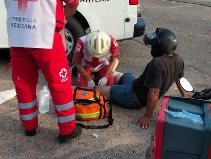 Motociclista resulta lesionado luego de ser arrollado por un automóvil en Minatitlán