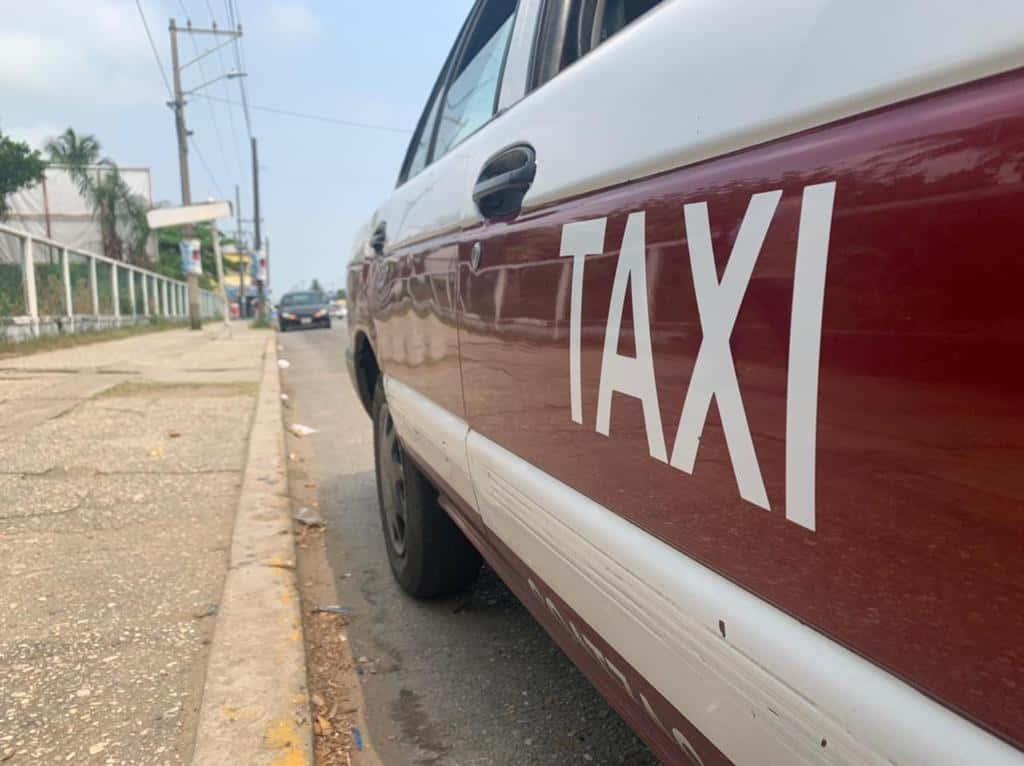 Abandonan golpeado y sin un peso a jardinero tras atraco en taxi de Coatzacoalcos