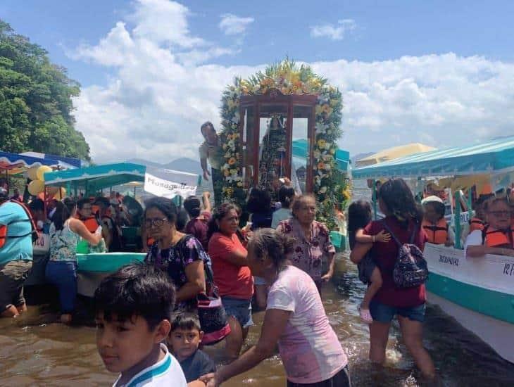 Emotiva procesión de la Virgen del Carmen por el Lago de Catemaco | VIDEO