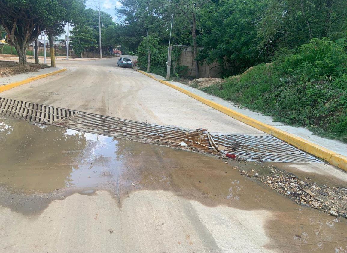 Vehículos pesados dañan el libramiento, calle y carretera Transístmica en Sayula