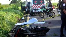 Machacan a motociclista accidentada en la carretera Coatzacoalcos-Minatitlán | VIDEO