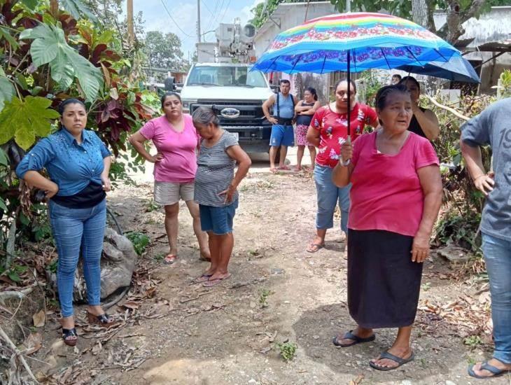 Por falta de energía eléctrica habitantes de la congregación El Chapo retienen a trabajadores de CFE