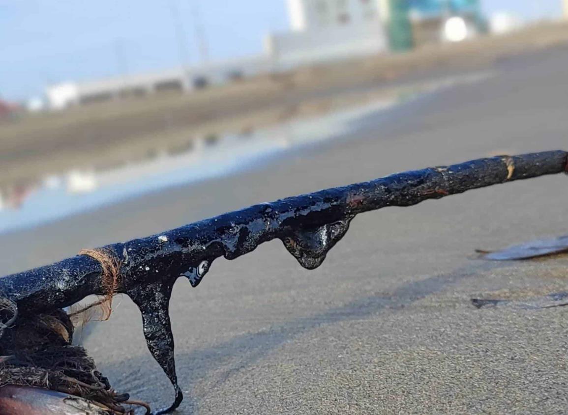 Aparecen rastros de hidrocarburo en las playas de Coatzacoalcos