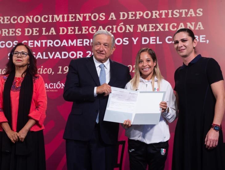 Entrega AMLO reconocimientos a delegación mexicana tras triunfo en Juegos Centroamericanos y del Caribe