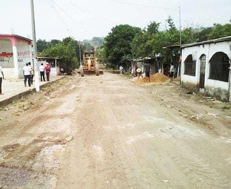 Rompen tubería y dejan sin agua a localidad de Mecayapan