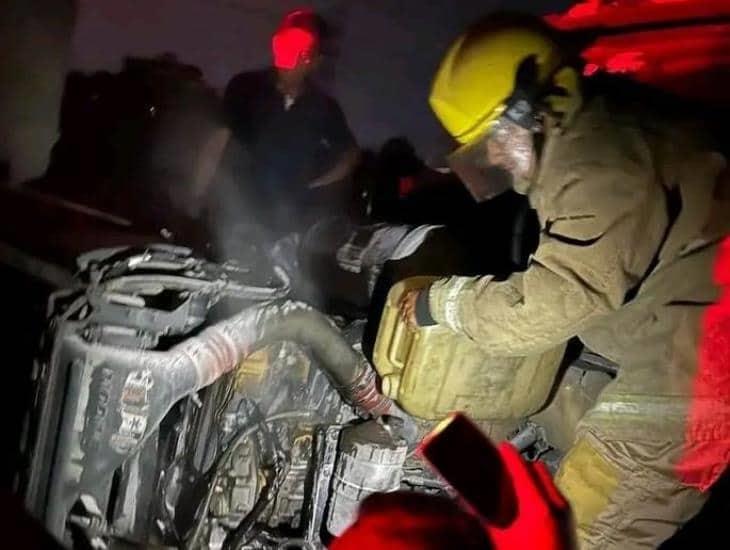 Motor de tracto-camión se prendió en llamas en la autopista Cosoleacaque - Nuevo Teapa