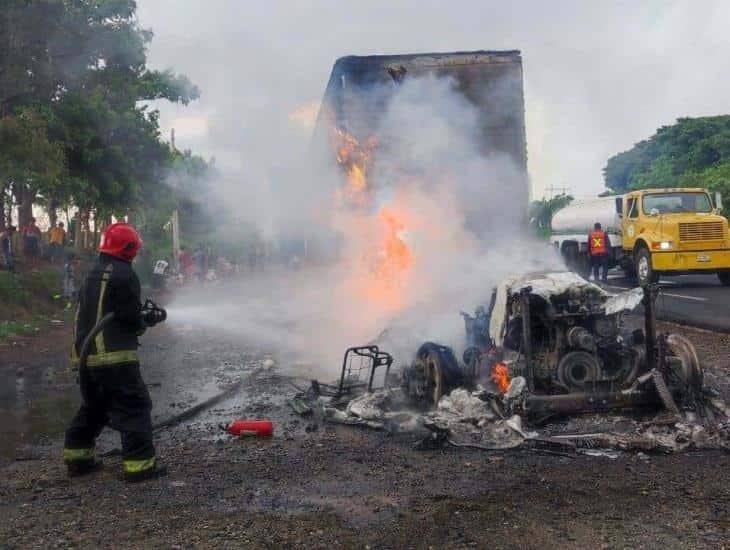 Se quema otro tráiler en la autopista Cosoleacaque-La Tinaja