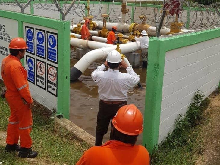 Continúan trabajos de reparación en línea de gas en Ixhuatlán del Sureste