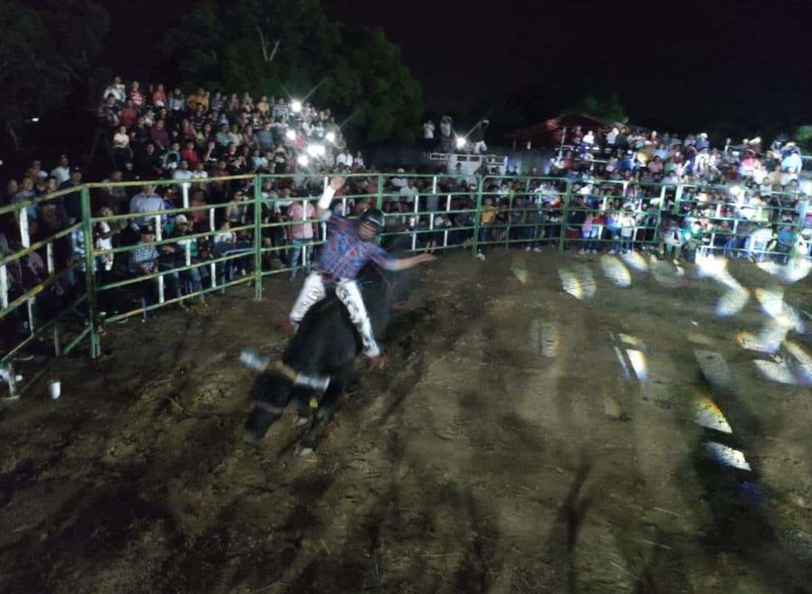 Carreras de caballos y jaripeo en el día de celebración en honor a Santiago Apóstol | VIDEO