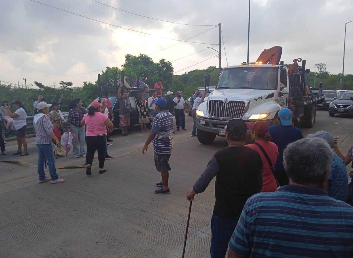 Vecinos de villa Allende cerraron el Túnel Sumergido por falta de luz l VIDEO